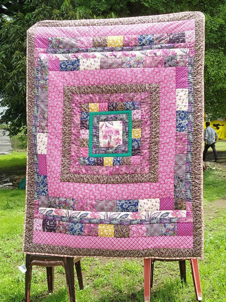 Center flower patchwork Quilt  pink  size twin 60 x 80